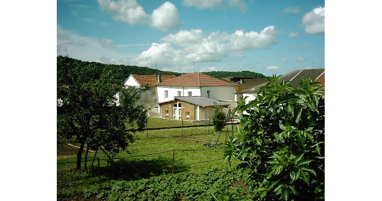 L'arrière du gîte et de labibliothèque - médiathèque.